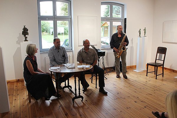 Kunsthaus Koldenhof, Ausstellung mit Bernd Kommnick, Assemblagen und Claus Lindner, Skulpturen