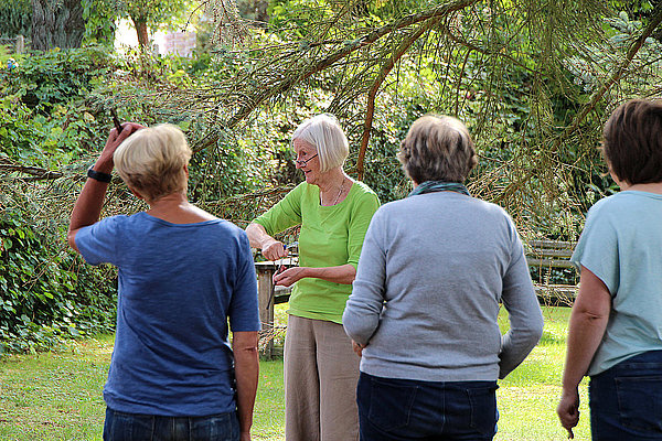 Inga Carrière vermittelte in ihrer Ausstellung Techniken