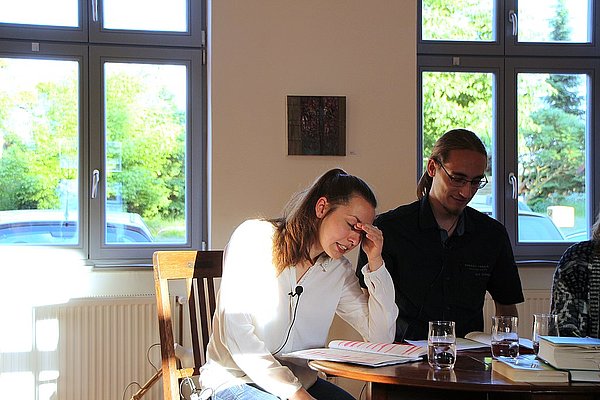 Abiturienten lesen im Kunsthaus Koldenhof
