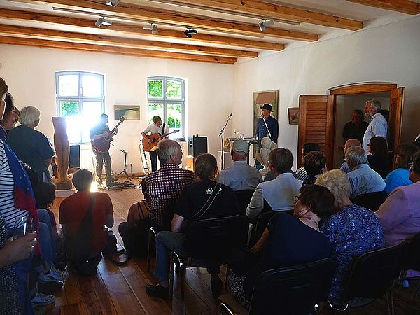 Kunsthaus Koldenhof, Ausstellungseröffnung mit Gertraude Bauer, Bildhauerei und Hans-Otto Schmidt, Malerei