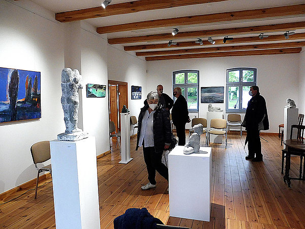 Ausstellung: Gertraud Wendlandt, Skulptur und Kedron Barrett, Malerei