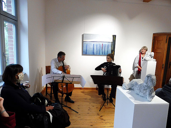 Ausstellung: Gertraud Wendlandt, Skulptur und Kedron Barrett, Malerei