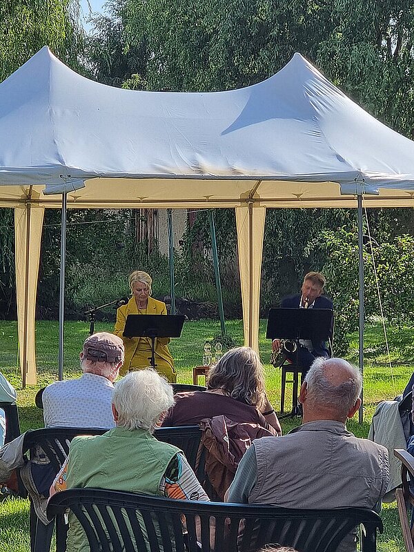 Kunsthaus Koldenhof, "Nicht nur die Dreigroschenoper" Kurt Weill-seinLeben, seine Songs" Uta Perschmann, Text Michael Hornstein, Saxophon