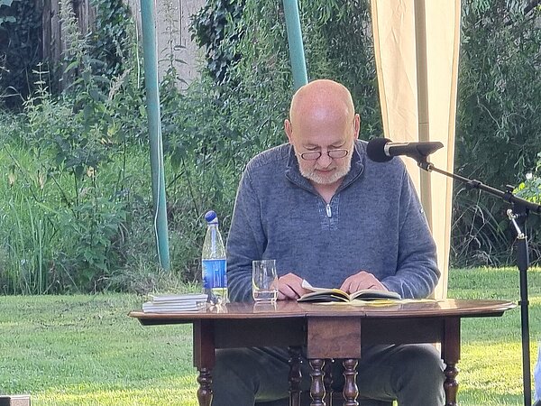 Wolfgang Maercker liest aus seiner Novelle "Die Apotheke"